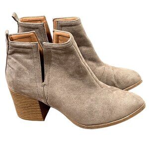 Qupid Tan Faux Suede Block Heel Ankle Booties Size 6.5